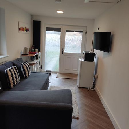 En-Suite Double Room With Private Entrance Edinburg Exteriör bild