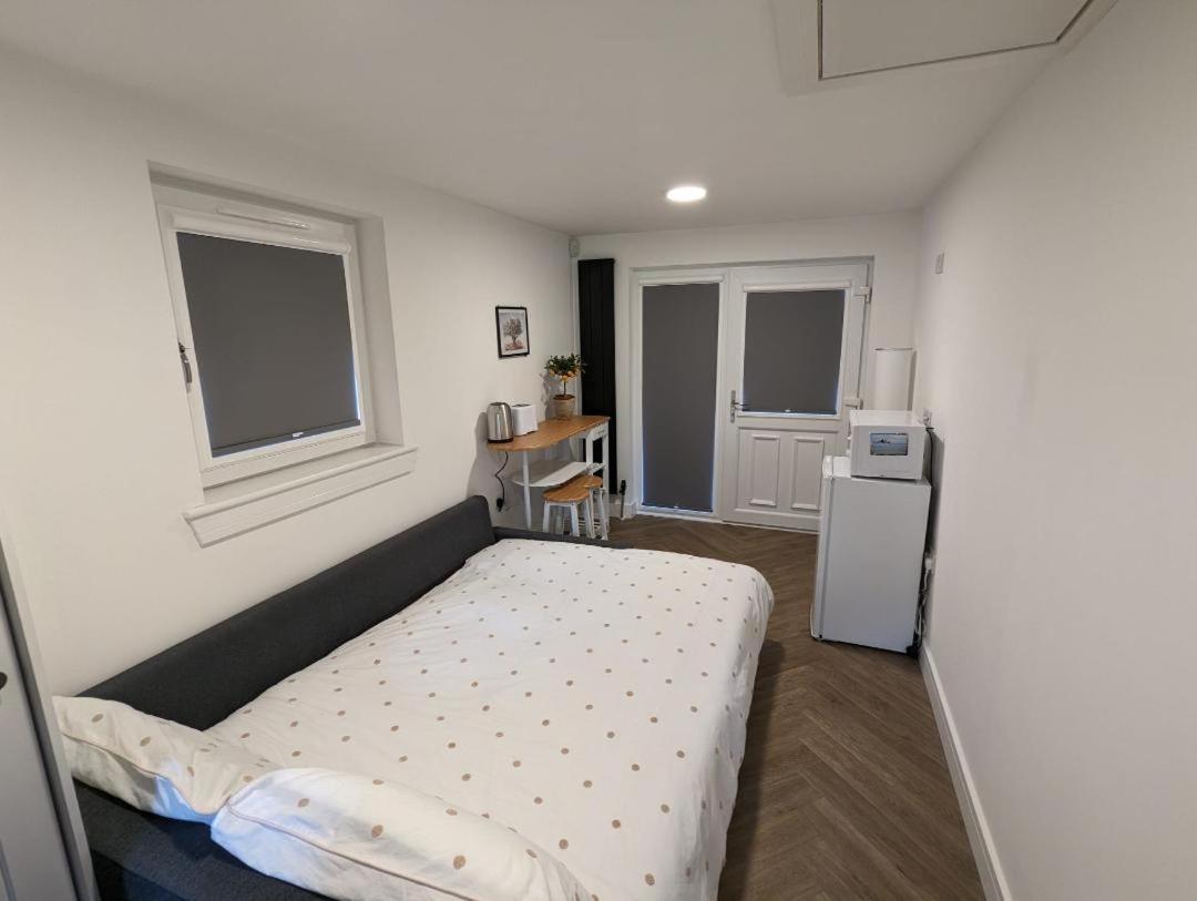 En-Suite Double Room With Private Entrance Edinburg Exteriör bild