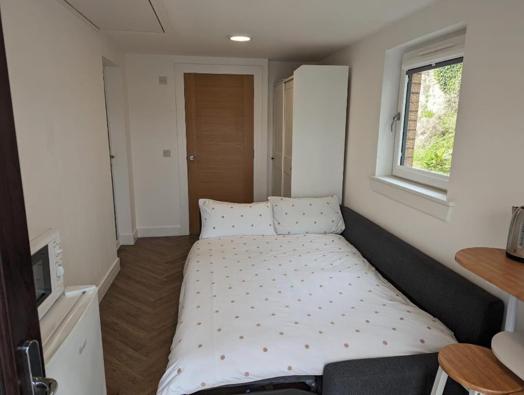 En-Suite Double Room With Private Entrance Edinburg Exteriör bild