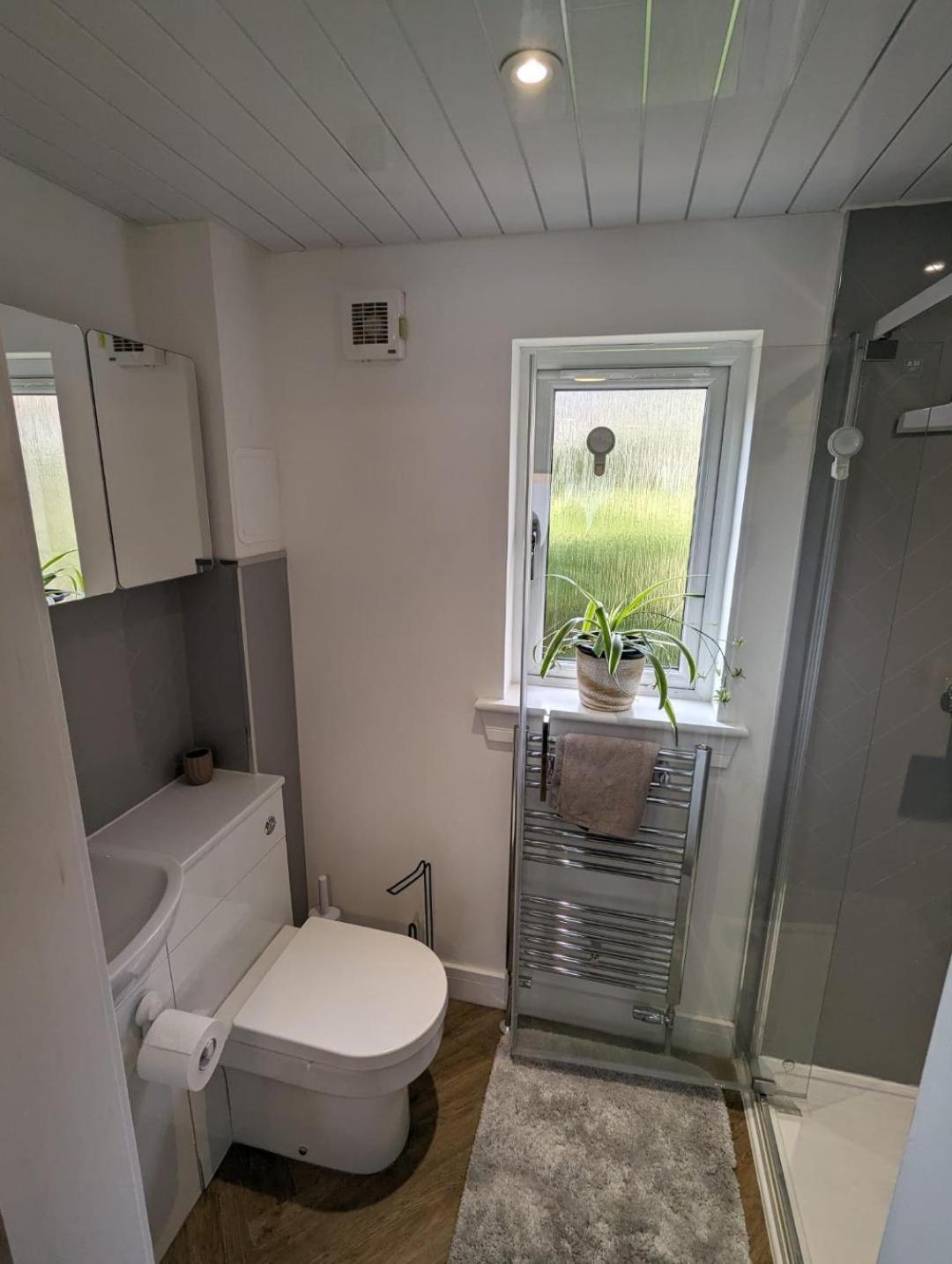 En-Suite Double Room With Private Entrance Edinburg Exteriör bild