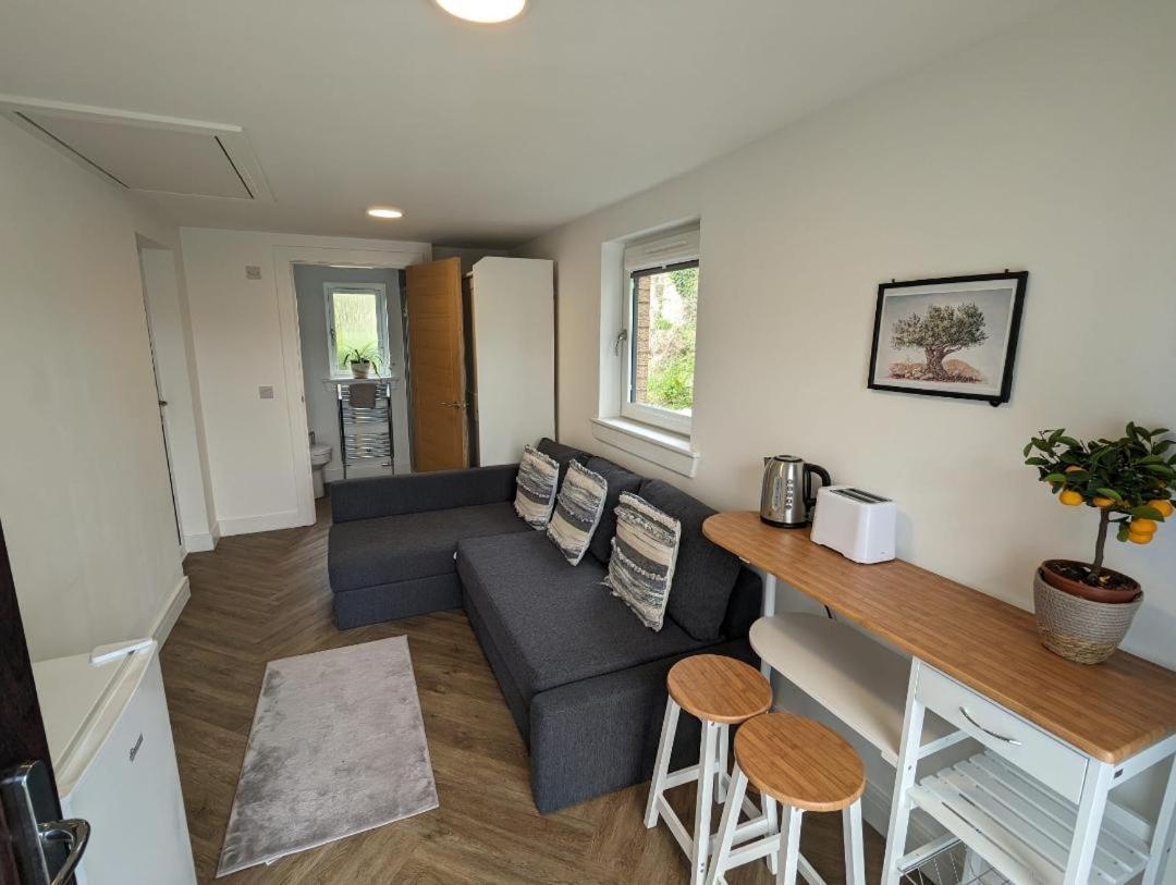 En-Suite Double Room With Private Entrance Edinburg Exteriör bild
