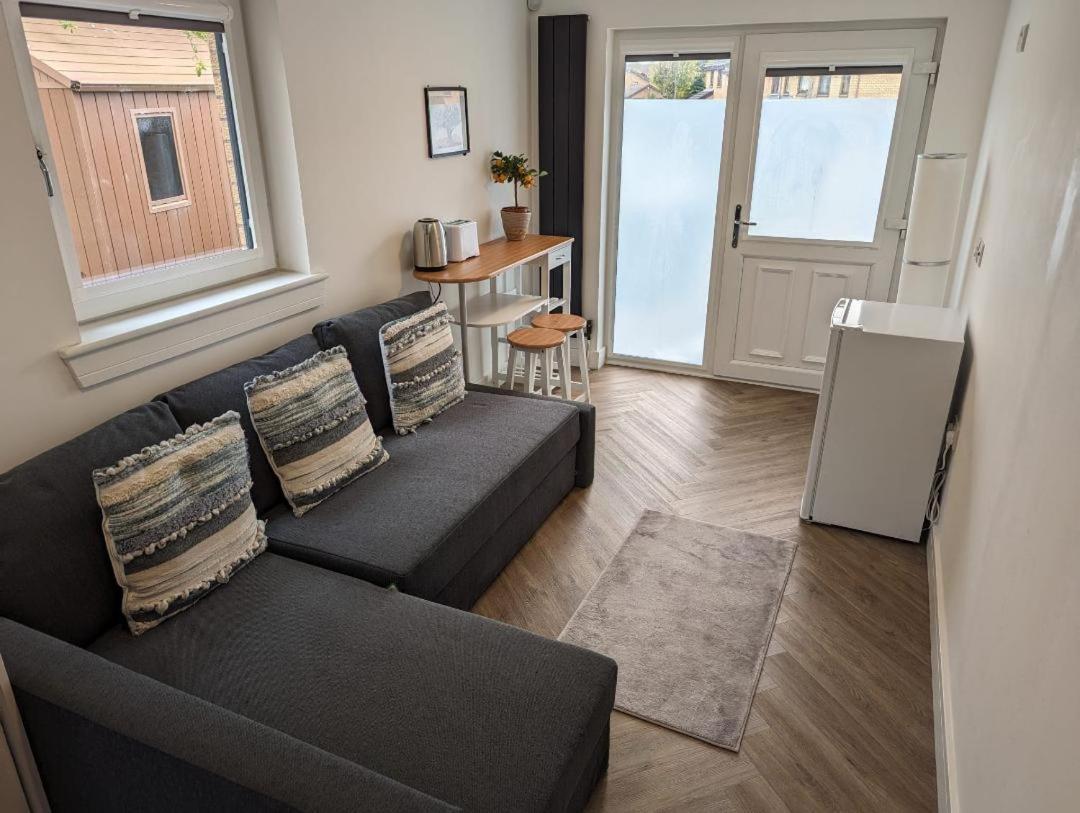 En-Suite Double Room With Private Entrance Edinburg Exteriör bild